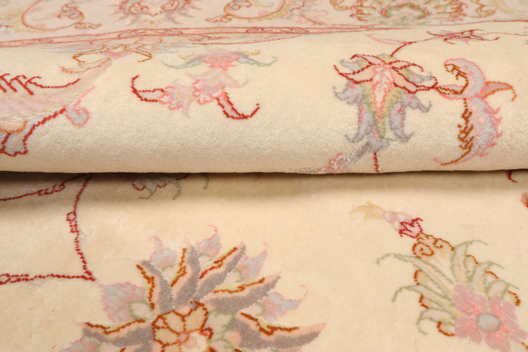 Round Ivory, Rose, Beige Color Hand Knotted Tabriz Round Wool & Silk Traditional Oriental Rug